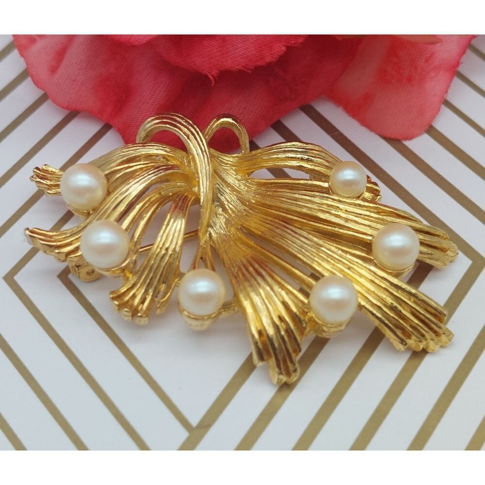 Vintage 1980's M JENT Gold Tone Art Deco Simulated Pearl Spray 2.5" Brooch Pin